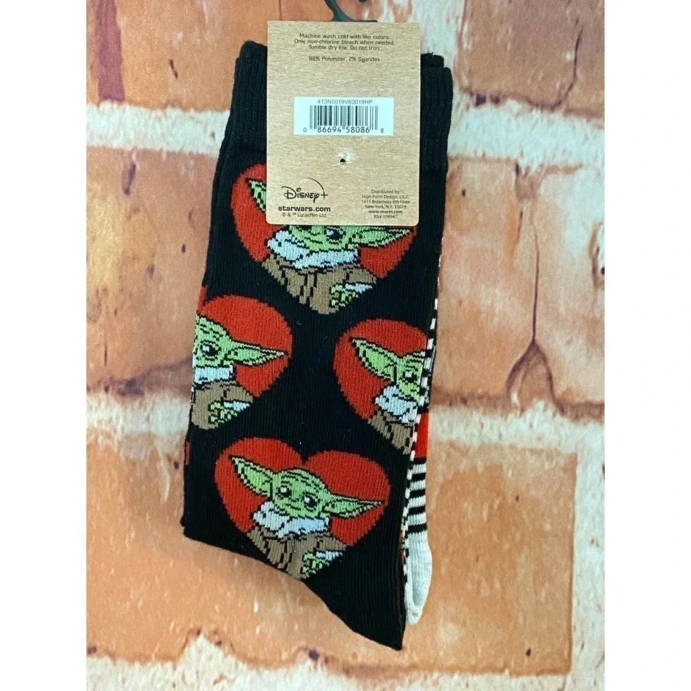 Star Wars The Mandalorian Mens Crew Fall Winter Socks 2 Pair Set Red Black White